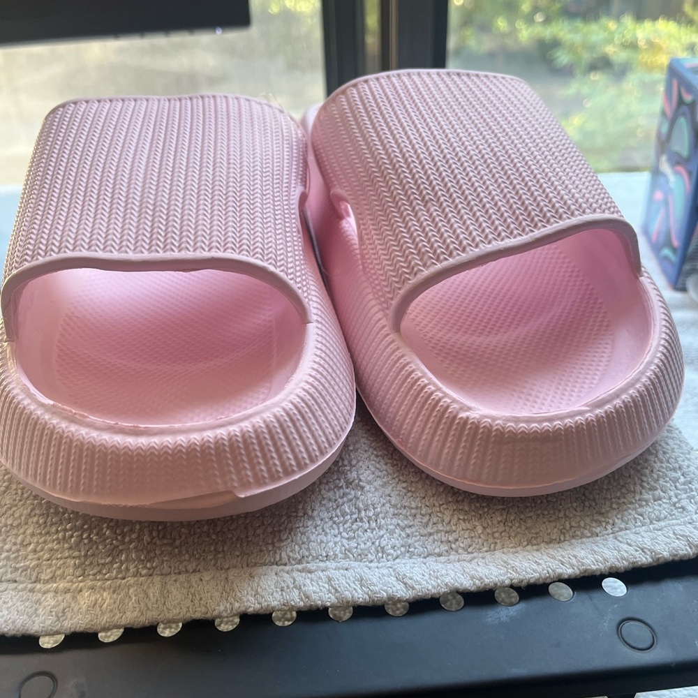 BRAND NEW: Mens Cushion Slides - Cloud Slides, Pink, Size 10
